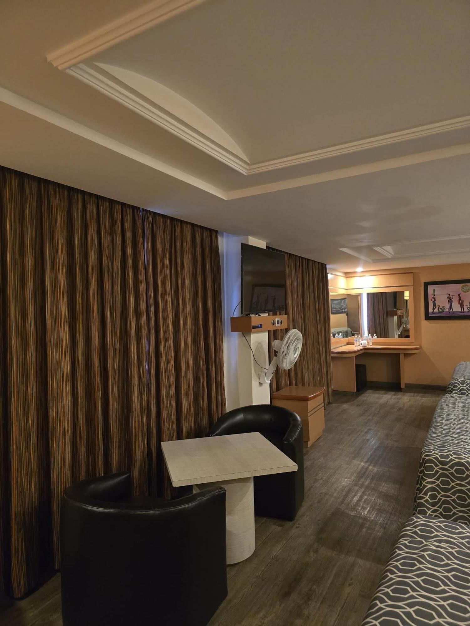 Hotel Y Villas Gran Via Mexico City Exterior photo